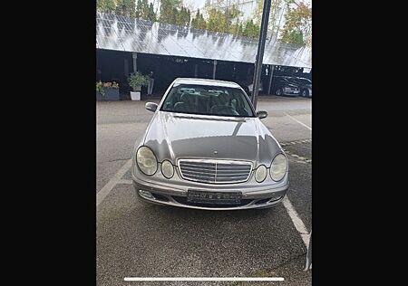 Mercedes-Benz E 200 KOMPRESSOR CLASSIC Classic NEUE TÜV