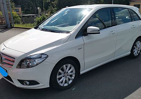 Mercedes-Benz B 200 BlueEFFICIENCY -