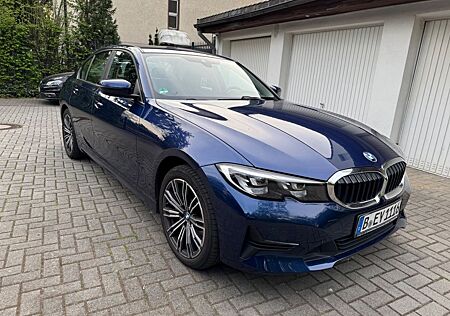 BMW 330 i Advantage AHK Navi HUD Active PDC