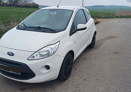 Ford Ka mit Frontscheibenheizung und Klimaanlage