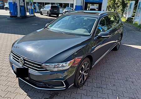 VW Passat Variant Volkswagen GTE Pano ACC DSG Massage