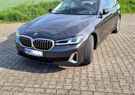 BMW 530i Touring A -