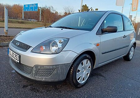 Ford Fiesta 1.3 51 kW - Kette - Klima Tüv 06/27