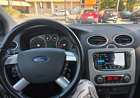 Ford Focus 1,6 zu verkaufen