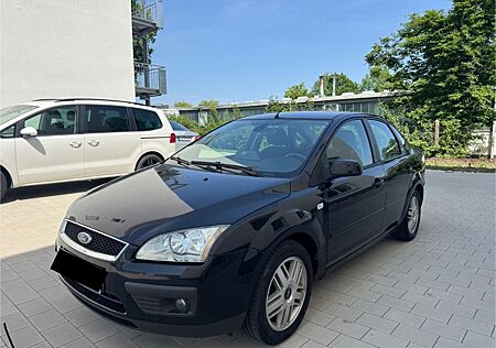 Ford Focus Ghia,Automatik,TÜV NEU,Klimaautom,Tempomat