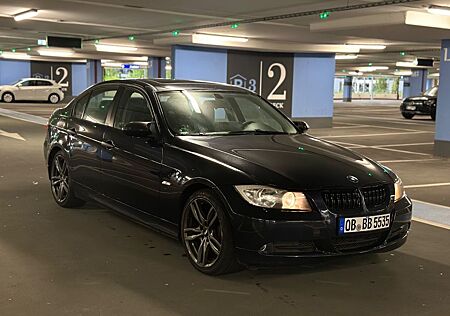 BMW 320i -