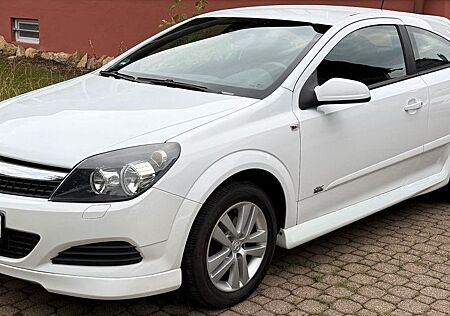 Opel Astra GTC 1.8 OPC Line
