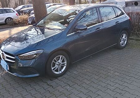 Mercedes-Benz B 180 DCT -