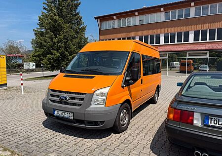 Ford Transit mit 9 Sitzen