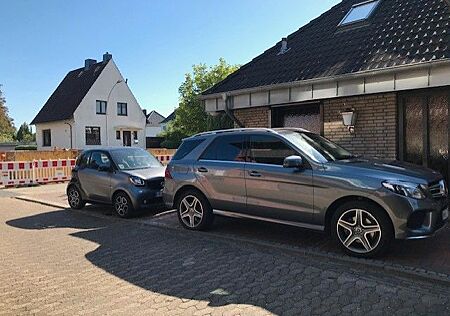 Mercedes-Benz GLE 350 d 4MATIC - AMG,Panorama,AHK,LED,Comand