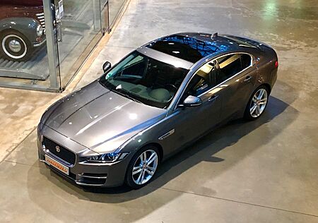 Jaguar XE Prestige 20t Benzin Leder Panoramadach 89tkm