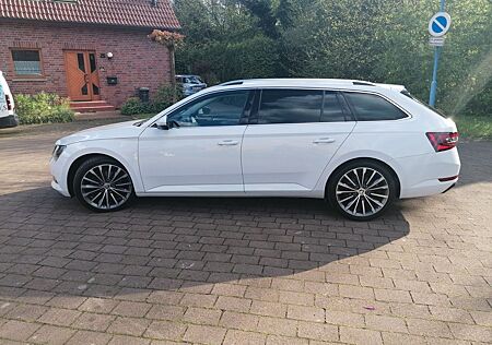 Skoda Superb 2.0 TDI Style SHZG/ACC/DCC/Allwetter