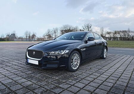 Jaguar XE E-Performance 163PS Prestige Automatik Pr...