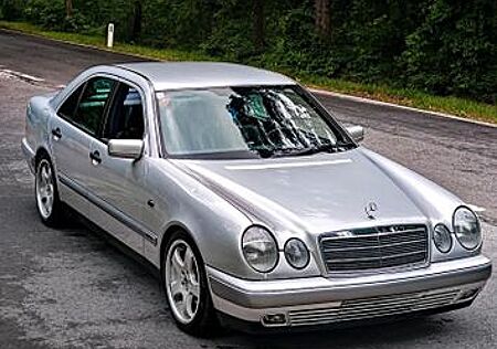 Mercedes-Benz E 220 D CLASSIC