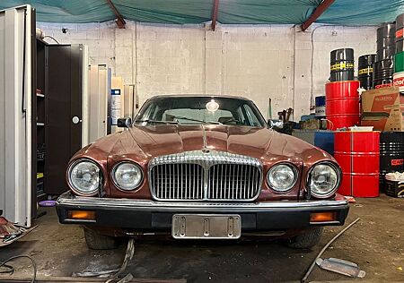 Jaguar XJ12 DAIMLER DOUBLESIX 5.3 V12 79000KM