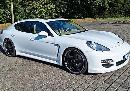 Porsche Panamera 4S / 22"/ Luftfahrw. / Sportabgasanlage