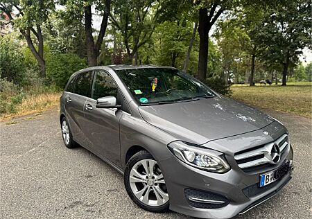 Mercedes-Benz B 180 CDI BlueEFFICIENCY Sports Tourer TEILLEDER