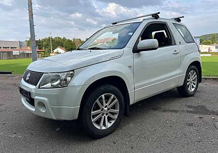 Suzuki Grand Vitara 1.6 Black and White 4X4 Allrad AHK