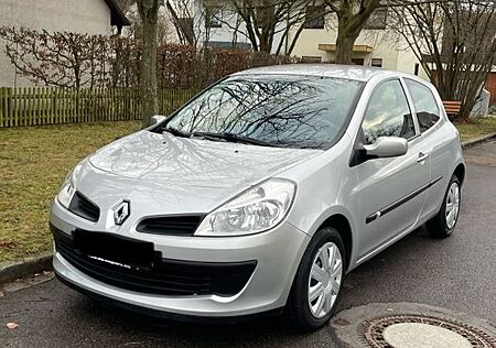 Renault Clio . Klima. Wenig km. Neues Modell! Top!