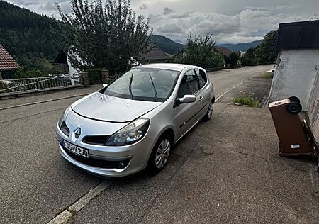Renault Clio 1.2 16V Eco2 / TÜV 09/26 / Klima