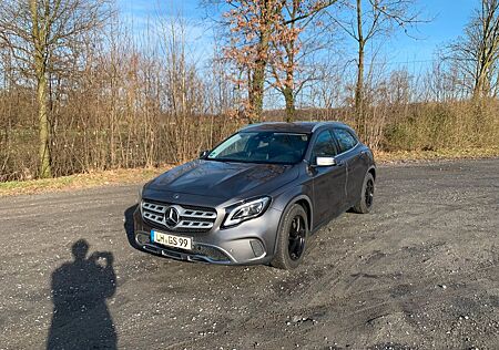 Mercedes-Benz GLA 200 Urban 7G Navi LED
