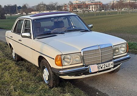 Mercedes-Benz 240 240D