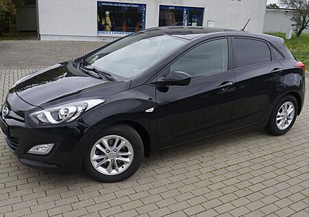 Hyundai i30 gebraucht kaufen Hyundai i30 *FIFA World CUP*SHZ*KLIMA*PDC*