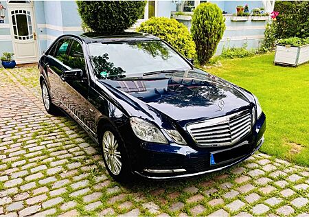 Mercedes-Benz E 300 4MATIC aus Doktor-Hand