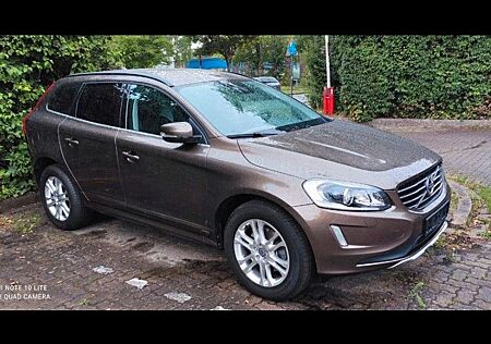 Volvo XC 60 XC60 D3 Momentum 2WD*Navi*Bi-Xenon*M