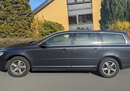 Volvo V70 D3 Momentum Geartronic, AHK