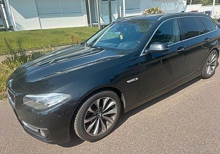BMW 525 d Touring Luxury / Leder/ Navi/AHK /Head-Up