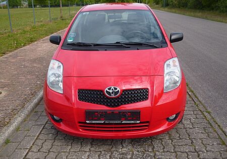 Toyota Yaris 1,3-l-VVT-i Cool 5-türig