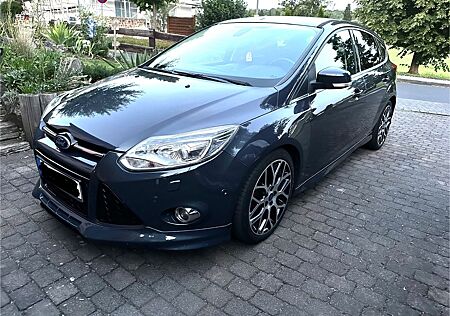 Ford Focus 2,0TDCi TITANIUM, TüV+Service NEU, 8-Fach