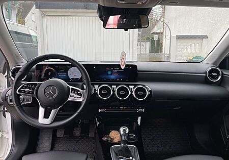 Mercedes-Benz A 180 -