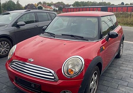 Mini ONE gebraucht kaufen Mini ONE R56 Roter Flitzer mit Charme