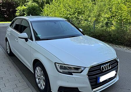 Audi A3 2.0 TDI Sportback, Navi, Standheizung, LED