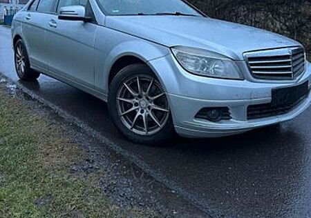 Mercedes-Benz C 180 CGI BlueEFFICIENCY Autom. -