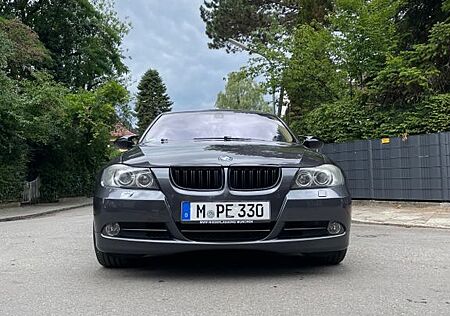 BMW 330i - E90