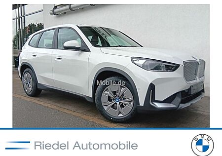 BMW iX1 eDrive20 AHK*DrivAss*adapLED*H/K*ParkAss*