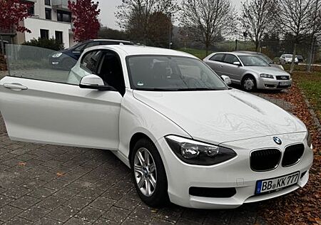 BMW 114i - mit nachgerüsteten Car play