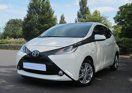 Toyota Aygo (X) Aygo (X) 1,0-l-VVT-i x-play x-play