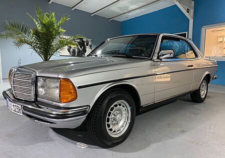 Mercedes-Benz 230 CE 2.Hand SSD* Servo* ZV* Radio Becker