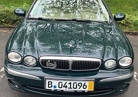 Jaguar X-Type 2 Liter V6 -