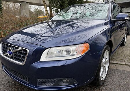 Volvo V70 *2.0D3*Kombi Momentum*Automatik*Leder*Navi*Xe