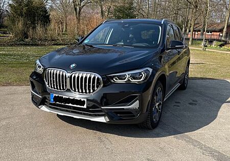 BMW X1 xDrive20i xLine Aut. LED.H&K.PANO.RFK.AHK.