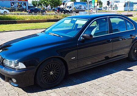 BMW 520i Leder Schiebedach M-Paket 73tkm