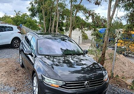 VW Passat Variant Volkswagen 2.0 TDI SCR DSG Conceptline V...