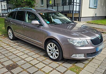 Skoda Superb 2.0 TDI DSG Combi Elegance