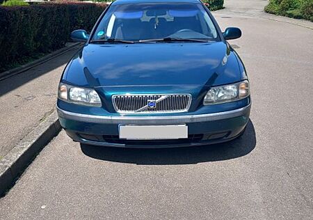 Volvo V70 2.4 - TÜV bis 05/27 - 8fach bereift