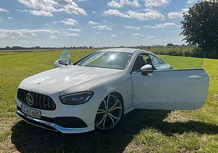 Mercedes-Benz E 200 Coupé | AMG Panamericana Gri